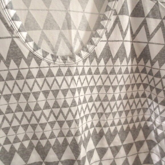 Gap Grey White Cotton Short Sleeve Geometric Aztec Print Pattern Tee T-Shirt - Picture 4 of 4
